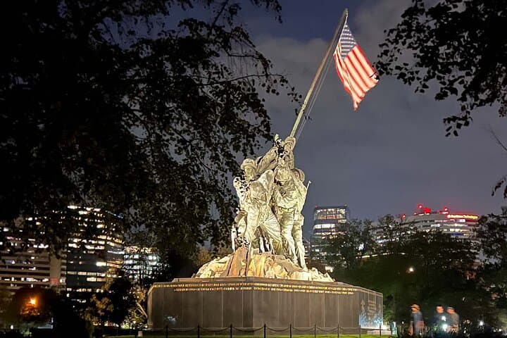 Monumental Moonlight: Private Guided Night Tour of Washington, DC