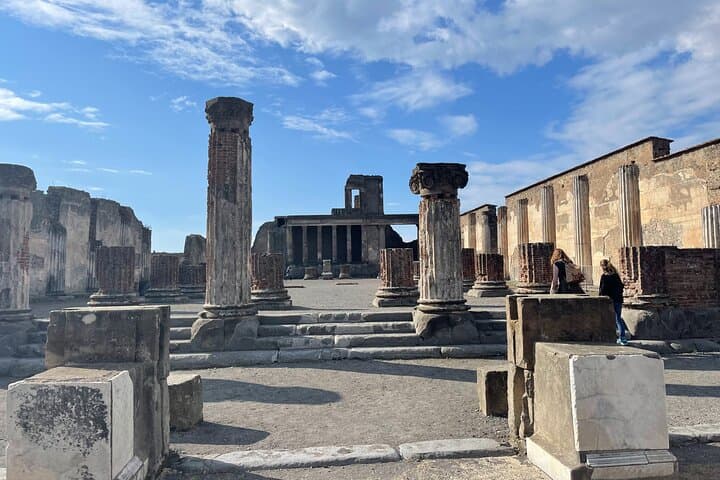Pompeii Skip-the-Line: Small-Group Guided Tour of the Ancient City photo 6