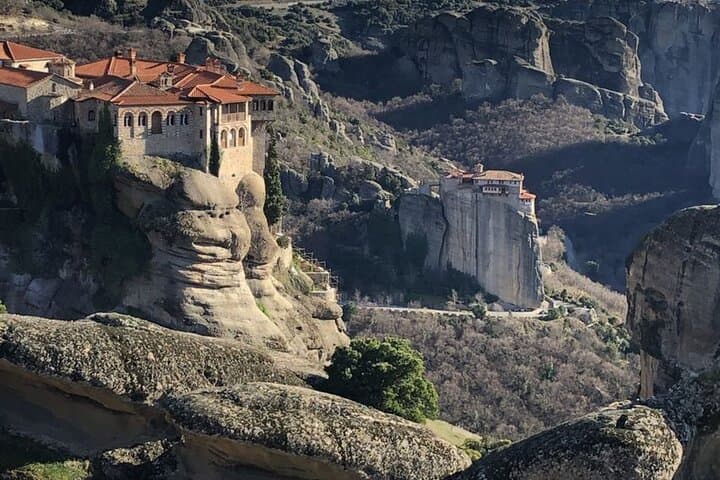Thessaloniki to Meteora by Train: One-Day Panoramic Monastery Tour