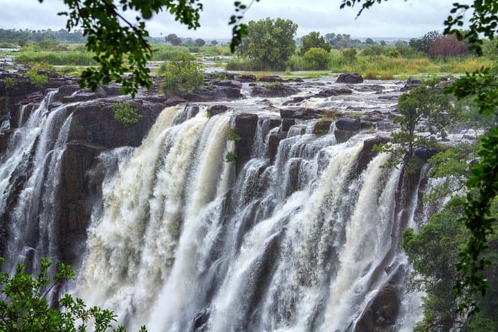 Victoria Falls Tour from Livingstone — Mosi-oa-Tunya Guided Viewing & Park Walk photo 1