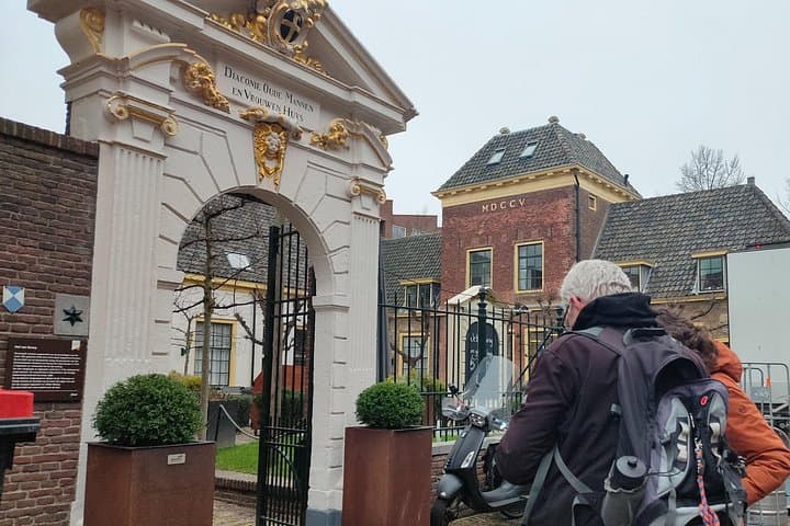 Private Guided Walking Tour in Alkmaar — Cheese Markets, Canals & Historic Squares photo 4