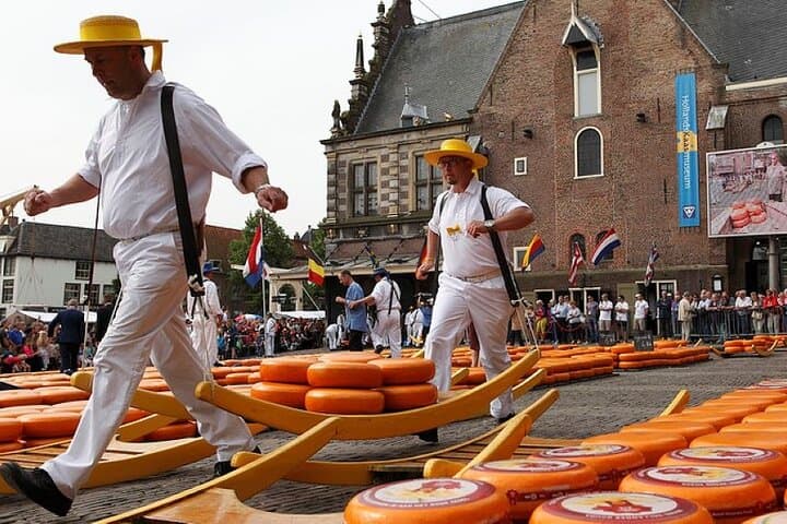 Private Guided Walking Tour in Alkmaar — Cheese Markets, Canals & Historic Squares