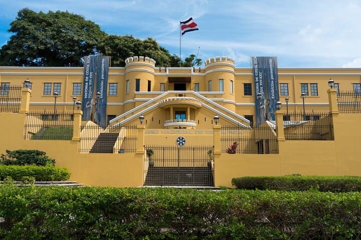 Explore San José: Private City Tour with National Museum and Lunch