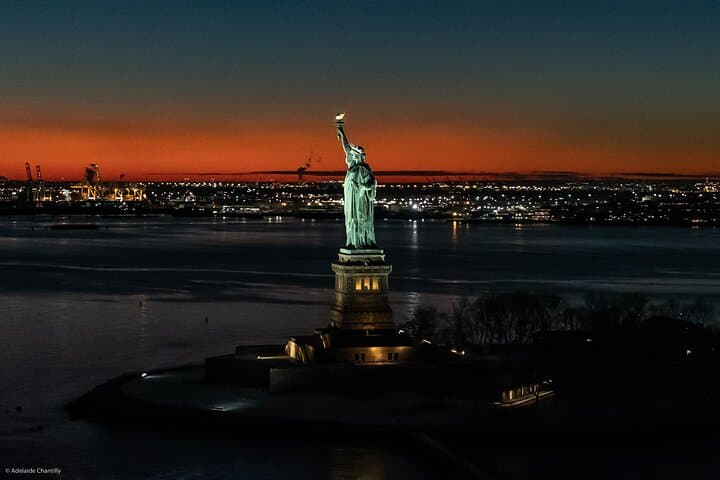 Private NYC Helicopter Tour from Westchester: Sunset Couples Flight photo 6