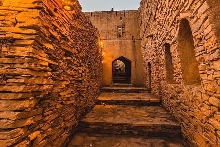 Nizwa & Birkat Al Mouz: Private Full-Day Historical Tour from Muscat