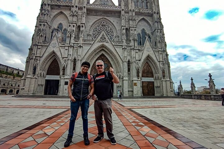 Full-Day Quito: Paramo Hike, Historic Center & Equator Line Private Tour photo 3