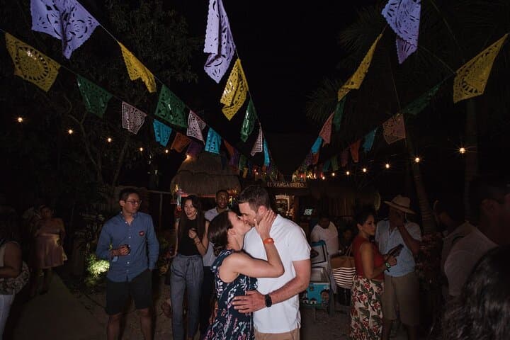 Xoximilco Cancún: Night Trajinera Party & Mexican Folklore Dinner Cruise