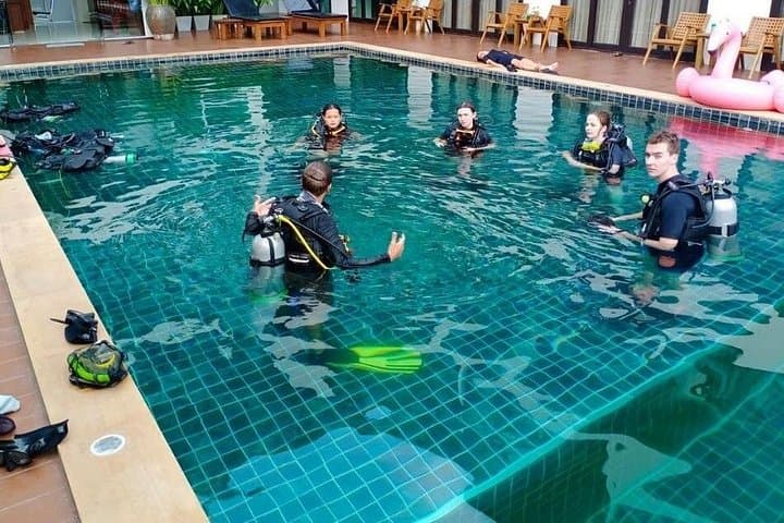 Learn to Scuba Dive in Koh Tao: 4-Day Open Water Course with La Bombona photo 2