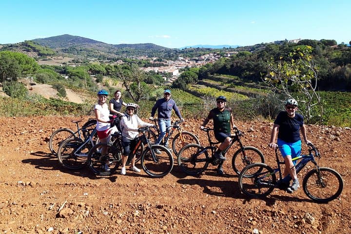 E‑Bike Wine Tour on Elba with Arrighi: Cycle Vineyards & Coastal Tastes photo 3
