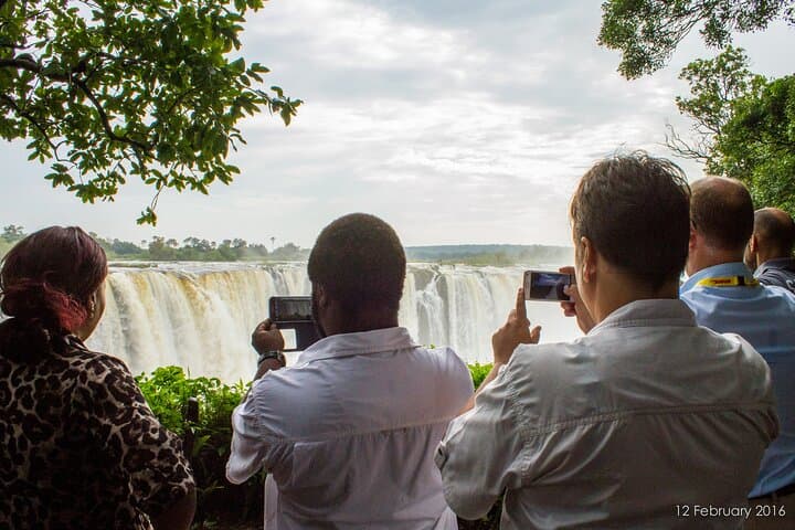 Victoria Falls Day Trip from Kasane: Mosi-oa-Tunya Guided Tour with Lunch