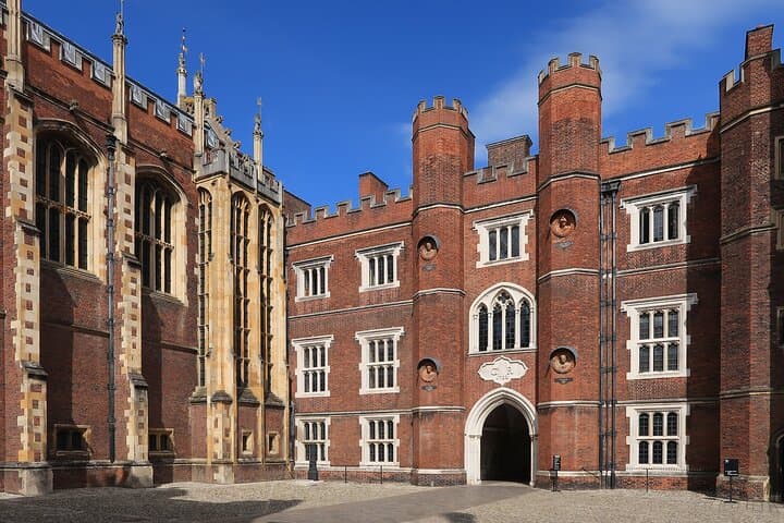 Inside Hampton Court: Private Architectural Tour with an Award‑Winning Historian photo 3