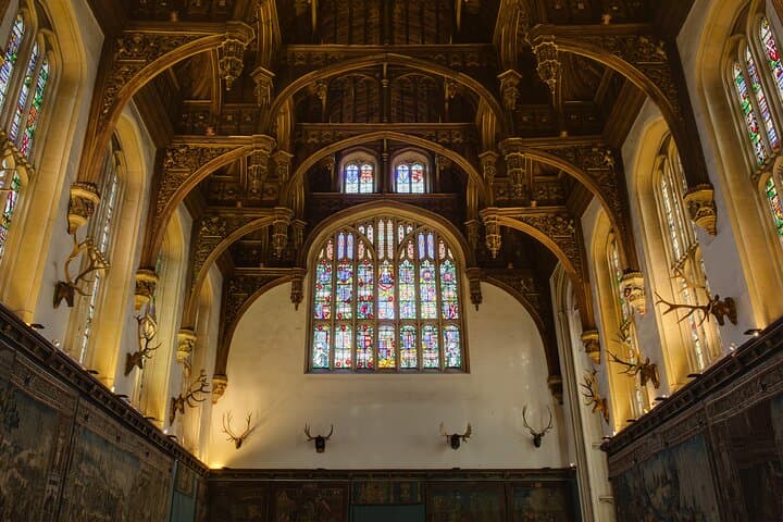 Inside Hampton Court: Private Architectural Tour with an Award‑Winning Historian photo 2