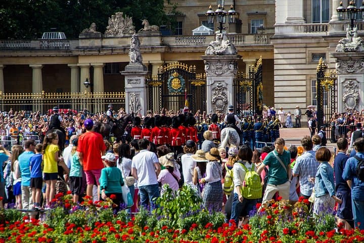 Buckingham Palace Private Photoshoot: London Professional Photography Experience photo 2
