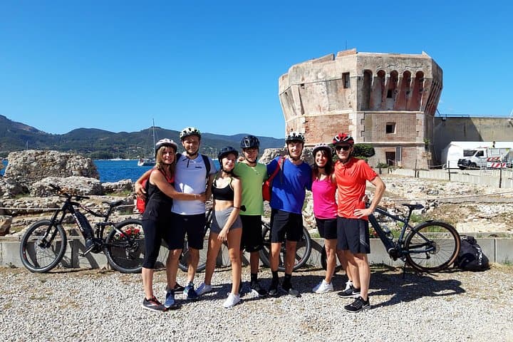 E‑Bike Tour of Portoferraio: Cosmopolis, Forte Falcone & Capo Enfola White Beaches