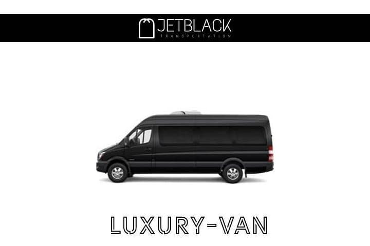 Private LGA Airport Transfer to Manhattan — One-Way Luxury Sedan photo 4