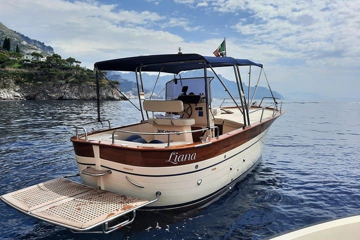 Private Amalfi Coast Boat Tour from Amalfi: Positano, Emerald Grotto & Hidden Caves photo 4