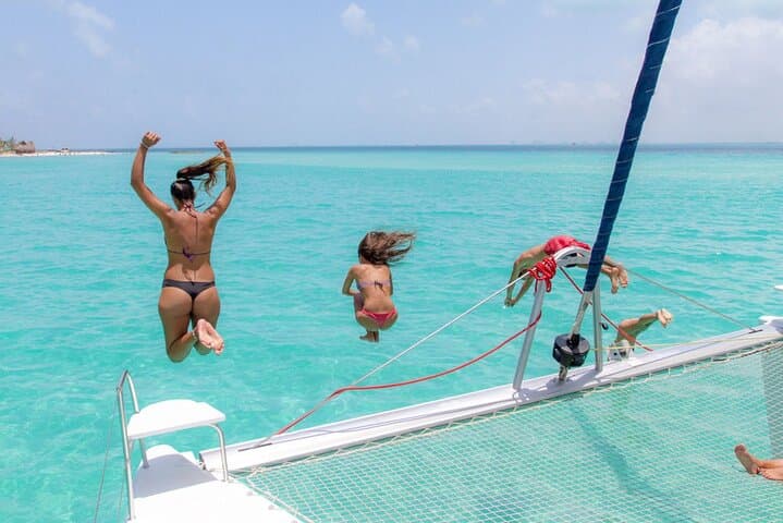 Catamaran to Isla Mujeres: Full-Day Snorkel, Beach Club & Open Bar from Cancún photo 4