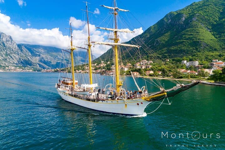 Perast & Boka Bay Mussel and Oyster Farm Tour: Boat Ride, Tasting & Our Lady of the Rocks
