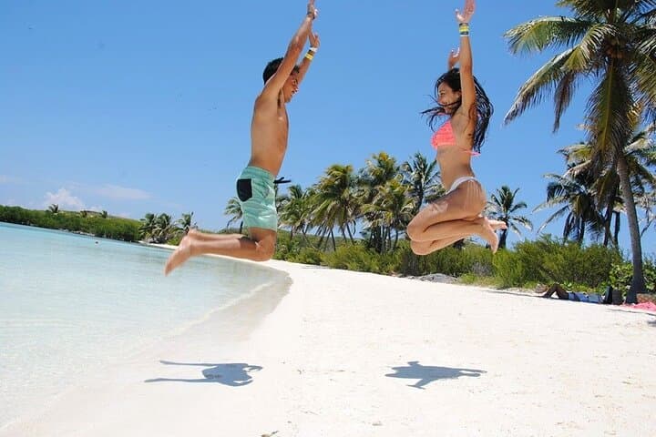 Two-Island Eco-Boat Trip: Isla Contoy & Isla Mujeres from Cancun