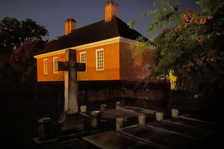 Dark History Conspiracy Tour in Colonial Williamsburg: Night Walk of Secrets photo 4