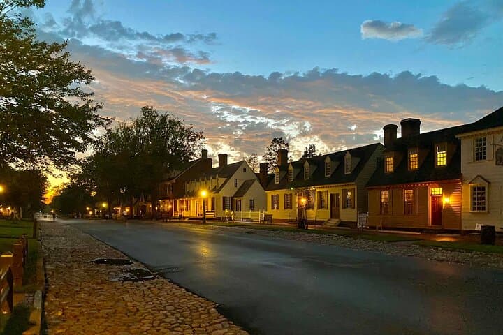 Revolutionary Walk: Colonial History Tour in Williamsburg