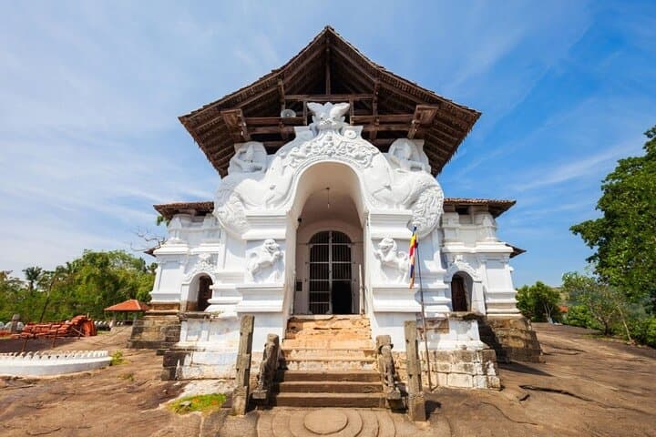 Three Temples Loop and Hiripitiya Spice Trail — One-Day Cultural Walk from Kandy photo 3