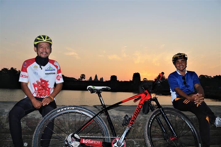 Cycling Angkor Wat at Sunrise: 15–25 km Backroads Expedition from Siem Reap photo 2