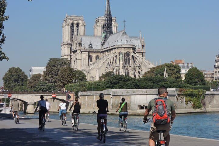 Paris Monuments Bike Tour: See Notre-Dame, Louvre & Eiffel in 3.5 Hours photo 3