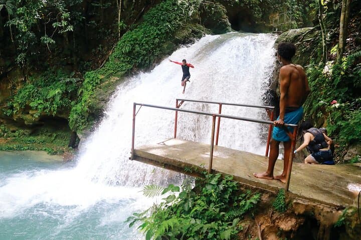 Ocho Rios Private Combo: Blue Hole & Dunn's River — Climb, Swim, and Cliff Jump photo 5