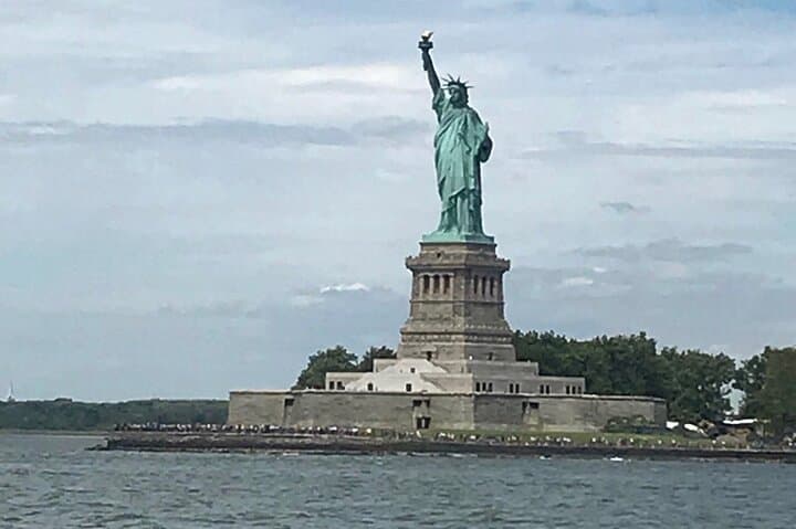 Statue of Liberty & Manhattan Highlights: 6-Hour Small-Group Bus and Ferry Tour photo 1