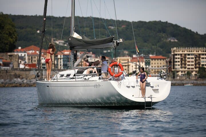 Private Sailing from La Concha to Pasai Donibane — San Sebastián Sea Experience photo 5