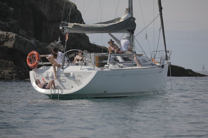 Private Sailing from La Concha to Pasai Donibane — San Sebastián Sea Experience photo 3