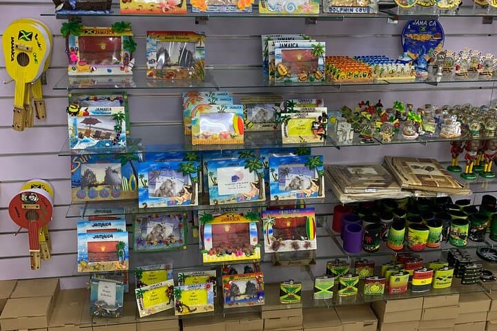 Doctor's Cave Beach & Hip Strip Shopping Private Tour Montego Bay photo 4