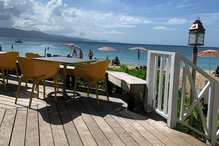 Doctor's Cave Beach & Hip Strip Shopping Private Tour Montego Bay