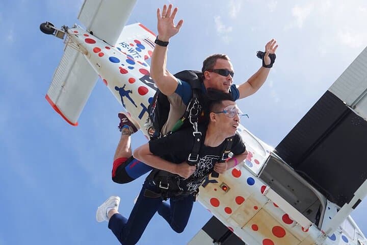 First Jump Tandem Skydive in Pattaya: 13,000-Foot Freefall with Hotel Transfer photo 3