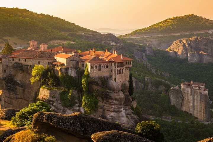 Meteora Day Tour: Kalambaka Monasteries, Lunch & Panoramic Views