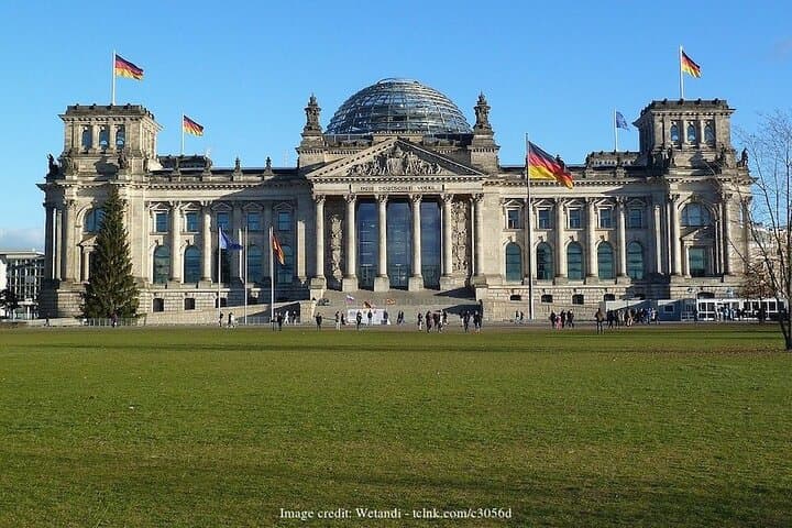 Private World War II Walking Tour Berlin: Holocaust Memorial & Reichstag Half-Day