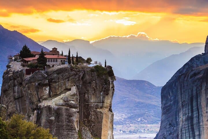 Meteora Private Full-Day Tour from Athens: Monasteries on Sandstone Pillars