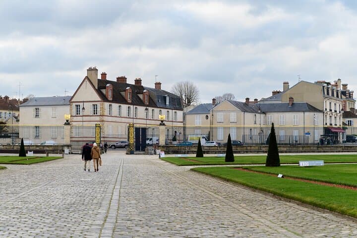Fontainebleau Palace Day Trip from Paris: Royal History, Gardens & Forest Walks photo 4