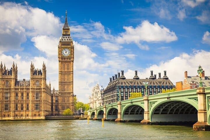 Westminster Mob Revenge: Interactive Exploration Game Around Big Ben & St James's Park