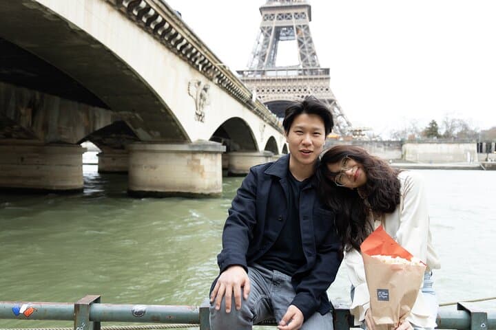Private Eiffel & Seine Photo Shoot: 25‑Minute Paris Photographer Session photo 4