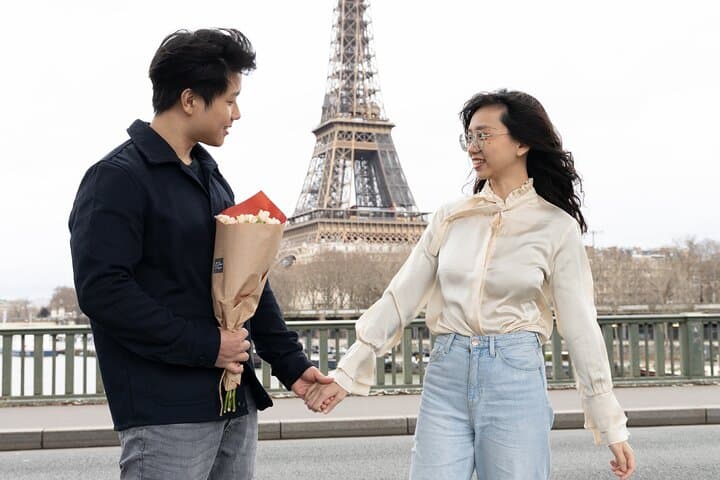 Private Eiffel & Seine Photo Shoot: 25‑Minute Paris Photographer Session photo 5