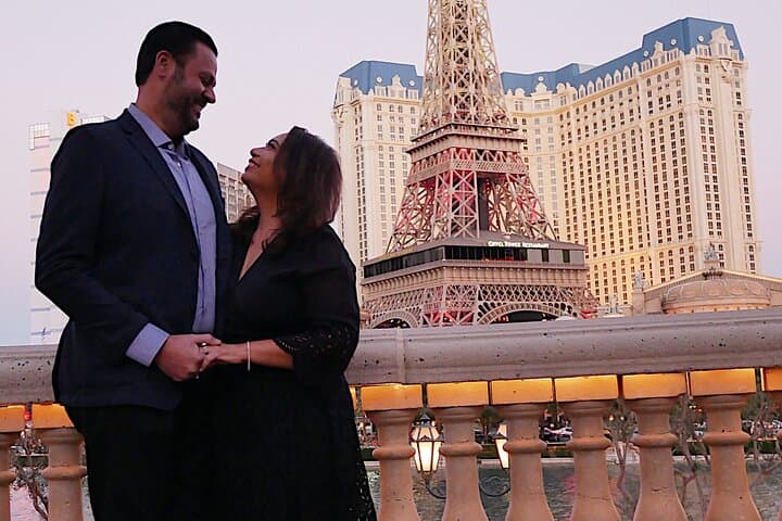 Cruise the Las Vegas Strip: 1.5-Hour Limo Tour with Champagne & Pro Photos