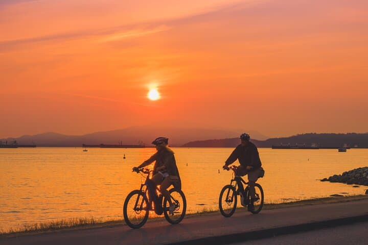 Spirit of Vancouver: Waterfront Bike & E-Bike Tour to Granville Island