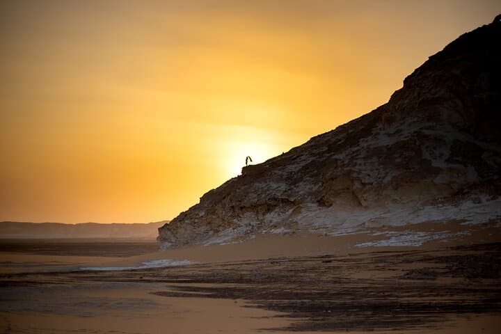 4-Day White Desert & Bahariya Oasis Adventure: Camping in Egypt's Chalk Wilderness photo 6