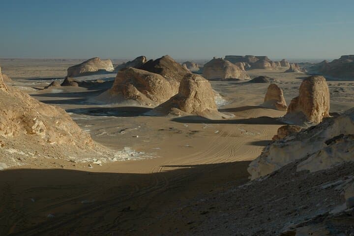 4-Day White Desert & Bahariya Oasis Adventure: Camping in Egypt's Chalk Wilderness photo 3