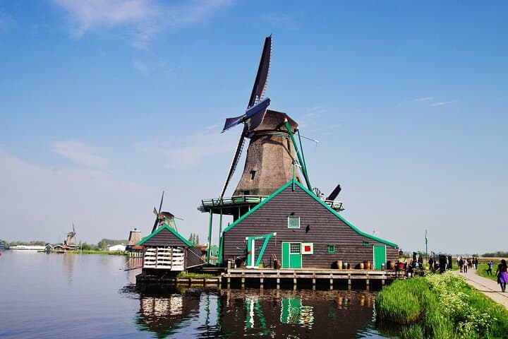 Private Day Trip to Keukenhof and Zaanse Schans — Tulips, Windmills & Dutch Countryside photo 3