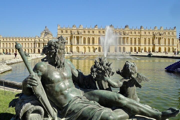 Private Fontainebleau and Versailles Day Trip from Paris by Mercedes — Skip-the-Line Trianon & Gardens photo 3