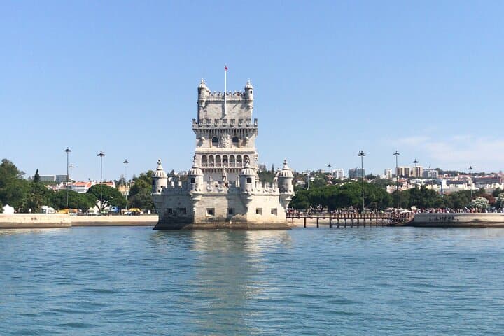 Private Lisbon Sailing Tour: 2-Hour Daytime, Sunset & Night Cruises on the Tagus photo 5