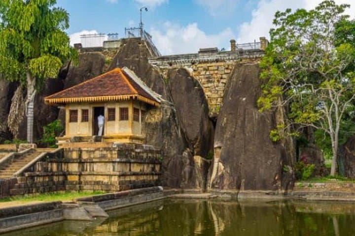 Sunset Tour of Anuradhapura & Mihintale: Ancient Cities Day Trip photo 4